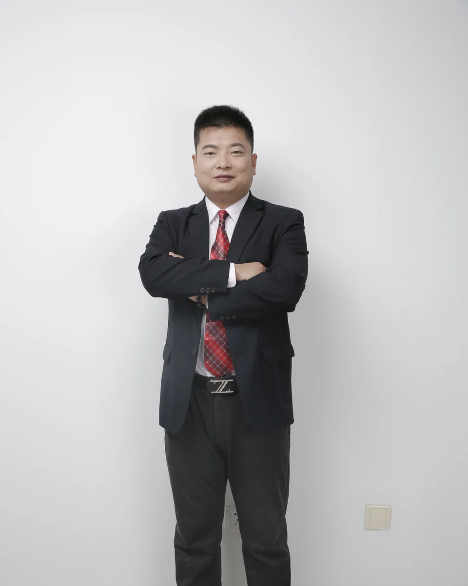 Jinhu Ju, Founder and Sales Director of AVELRIN